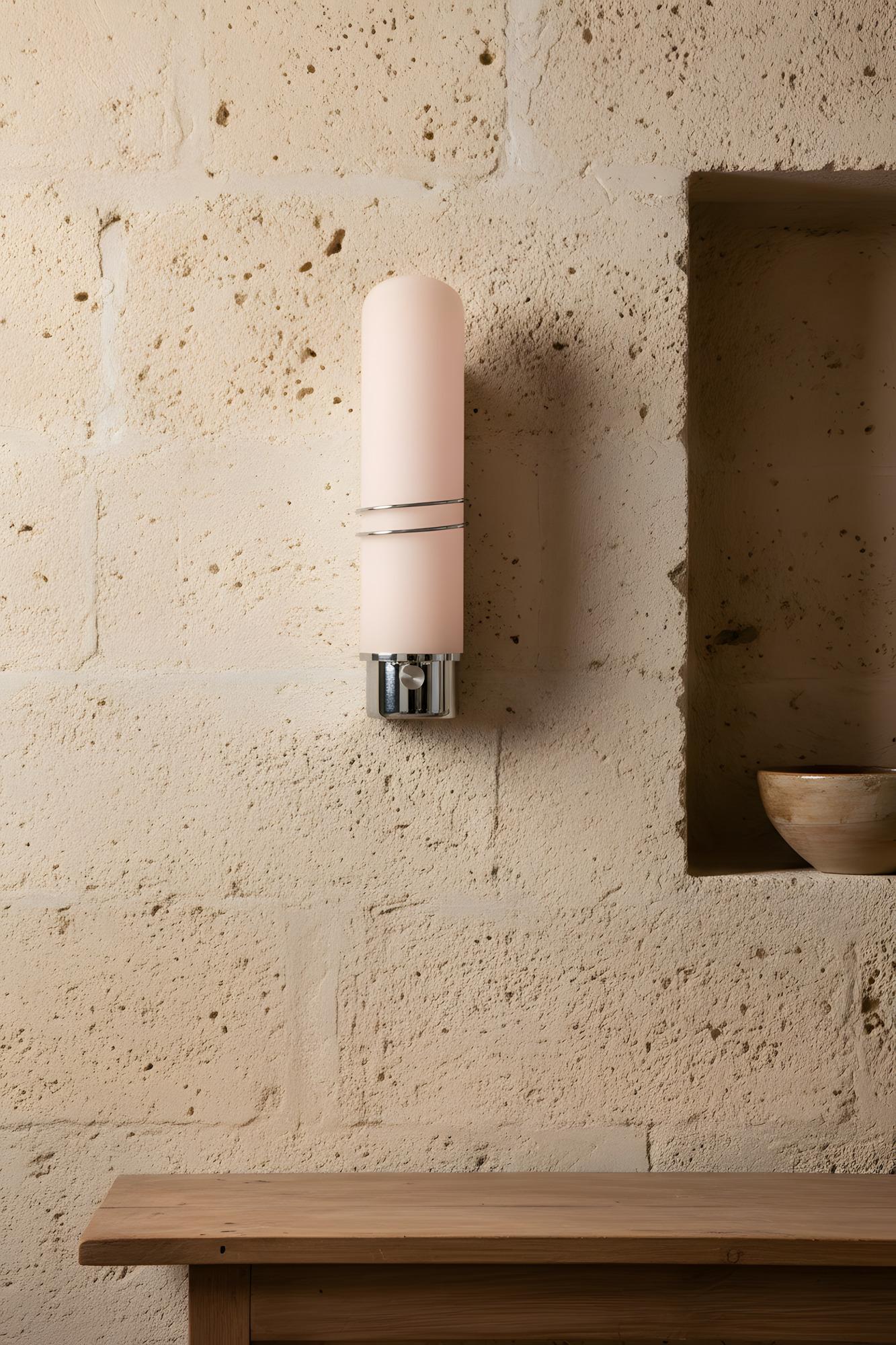 Armilla Roze – Hitech Studio den un interior stilá
