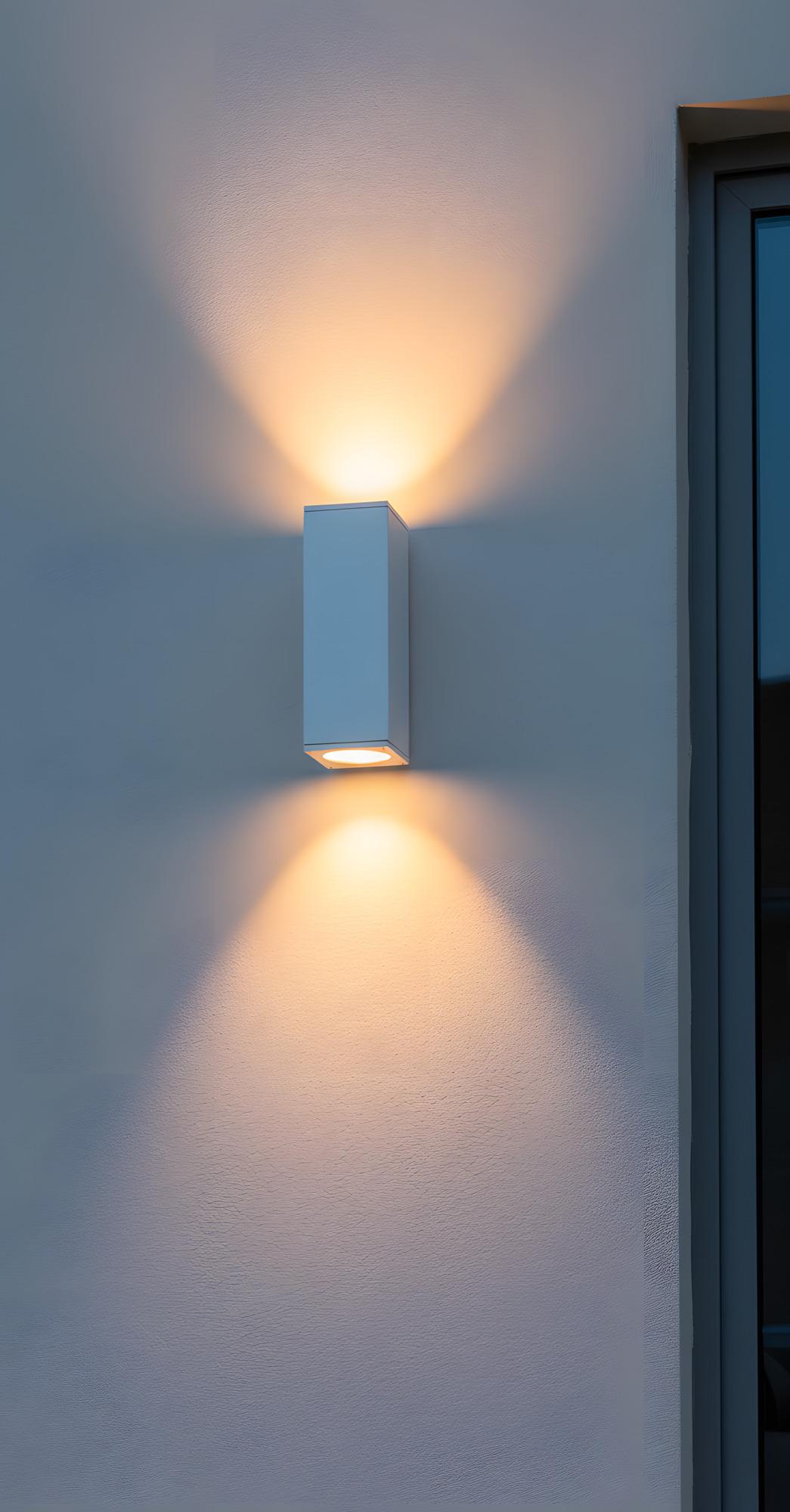 Stele Wit – Hitech Studio in a styled interior